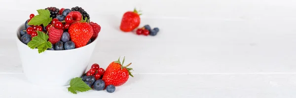 Berries Fruits Berry Fruit Strawberries Strawberry Blueberries Blueberry Wooden Board — Stockfoto