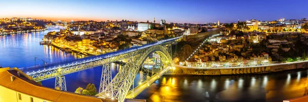 Porto Portekiz Köprüsü Ile Dom Luis Douro Nehri Kenti Alacakaranlık — Stok fotoğraf