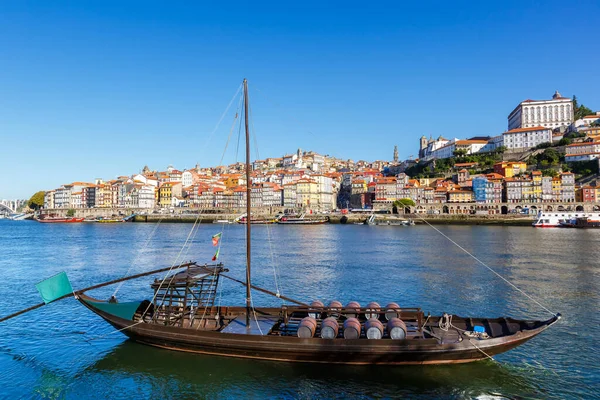Porto Portugal Altstadtgebäude Welterbe Mit Schiffsreise Auf Dem Douro Fluss — Stockfoto