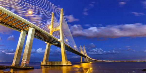 Лиссабонский Португальский Мост Понте Васко Гама Через Реку Тежу — стоковое фото