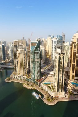 Dubai Marina ve Harbour gökdelen mimarisi Birleşik Arap Emirlikleri portresindeki zenginlik seyahatini modern biçimde gözden geçirir