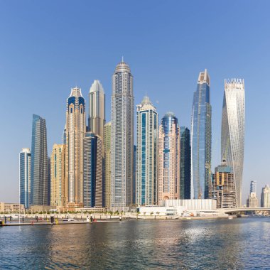 Dubai Marina ve Harbour gökyüzü mimarisi lüks seyahat Birleşik Arap Emirlikleri kare modern
