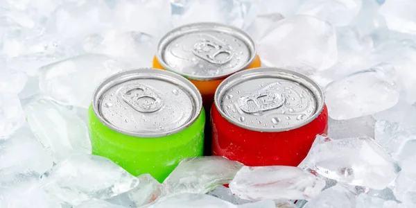 Bebidas Limonada Cola Bebida Refrigerantes Latas Com Cubos Gelo Panorama — Fotografia de Stock
