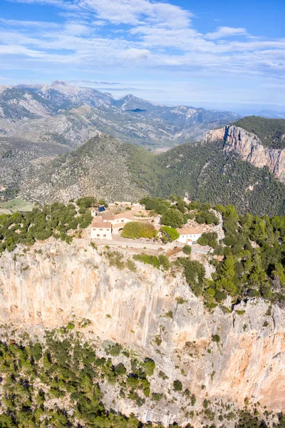 城の遺跡マヨルカ山の風景旅行旅行休暇の空撮ビューの肖像画の形式スペイン — ストック写真