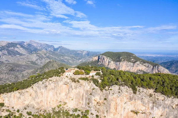 城の遺跡マヨルカ山の風景旅行旅行休暇の空撮スペインの風景 — ストック写真