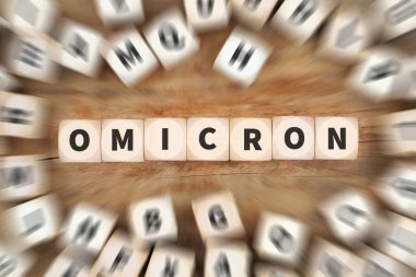 Omicron Varyasyonu Omikron Coronavirus Corona virüsü COVID-19 Covid 19 zar konsepti küpü