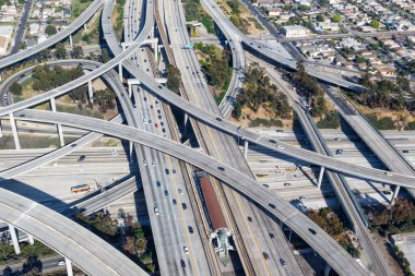 Century Harbor Otoyolu kavşağı Otoyol trafiği Amerika Şehri hava manzaralı fotoğraf Los Angeles California