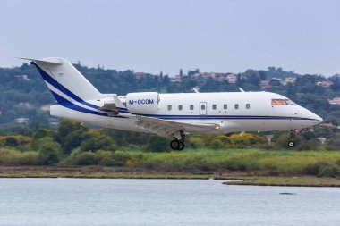 Korfu, Yunanistan - 18 Eylül 2020 Özel Bombacı Challenger 604 uçağı Yunanistan 'daki Corfu havaalanında (CFU).