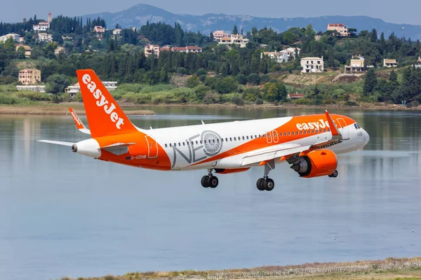 ギリシャのコルフ 2020年9月19日ギリシャのコルフ空港 Cfu でEasyjetエアバスA320Neo飛行機 エアバスは フランスのトゥールーズに拠点を置くヨーロッパの航空機メーカーです — ストック写真