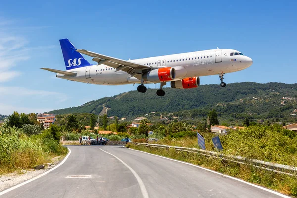 Skiathos Greece June 2016 Sas Scandinavian Airlines Airbus A320 Airplane — Stock Photo, Image