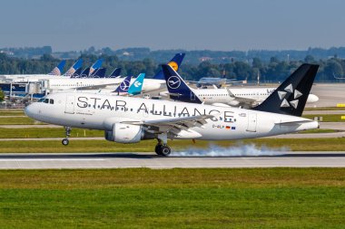 Münih, Almanya - 9 Eylül 2021 Lufthansa CityLine Airbus A319 uçağı ile Münih havaalanı (MUC).