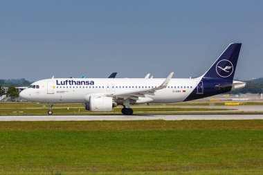Münih, Almanya - 9 Eylül 2021 Lufthansa Airbus A320neo uçağı Münih havaalanında (MUC).