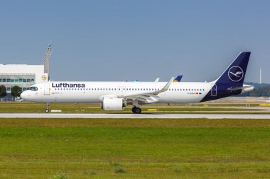 Münih, Almanya - 9 Eylül 2021 Lufthansa Airbus A321neo uçağı Münih havaalanında (MUC).