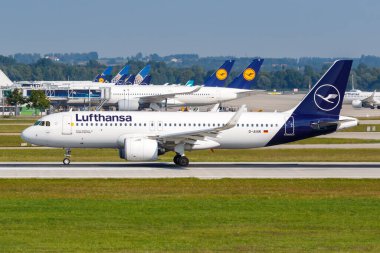 Münih, Almanya - 9 Eylül 2021 Lufthansa Airbus A320neo uçağı Münih havaalanında (MUC).