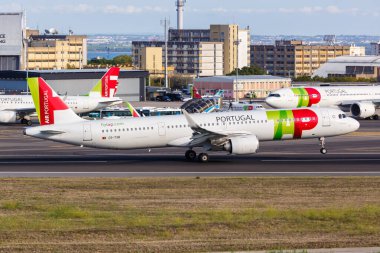 Lizbon, Portekiz - 24 Eylül 2021 TAP Air Portugal Airbus A321LR uçağı Lizbon havaalanında (LIS).