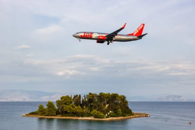 Korfu, Yunanistan - 19 Eylül 2020 Jet2 Boeing 737-800 uçağı Yunanistan 'daki Corfu havaalanında (CFU).