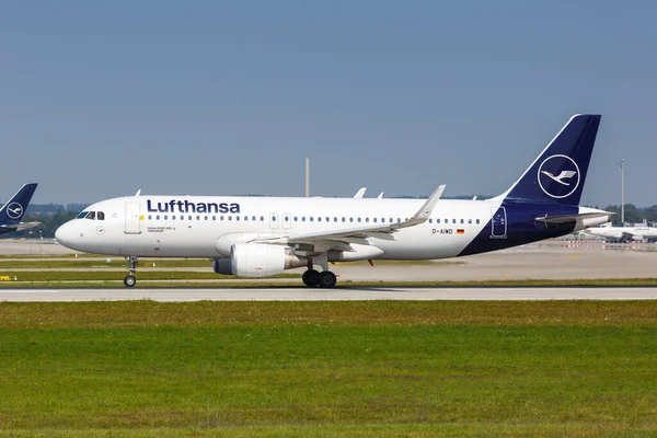 München Németország Szeptember 2021 Lufthansa Airbus A320 Repülőgép München Repülőtéren — Stock Fotó