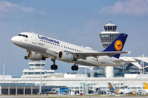 München Tyskland September 2021 Lufthansa Airbus A319 Flygplan Münchens Flygplats — Stockfoto