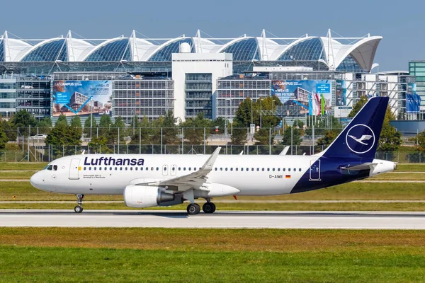 München Németország Szeptember 2021 Lufthansa Airbus A320 Repülőgép München Repülőtéren — Stock Fotó