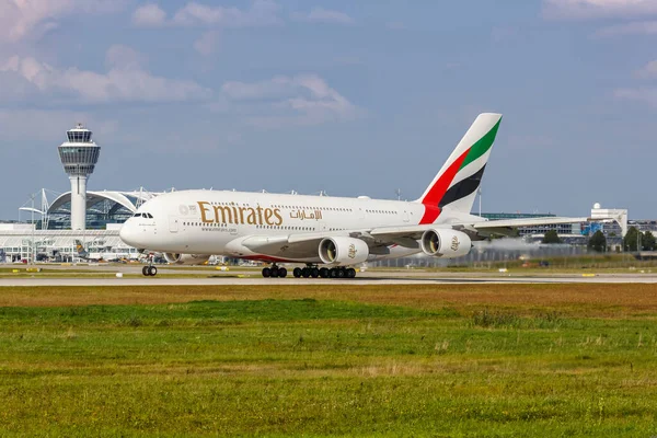 Münih Almanya Eylül 2021 Emirates Airbus A380 800 Uçağı Münih — Stok fotoğraf