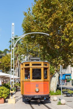 Port de Soller, İspanya - 21 Ekim 2021 Antik tramvay Tranvia de Soller toplu taşımacılık taşımacılık taşımacılığı taşımacılığı Mallorca 'da Port de Soller, İspanya.