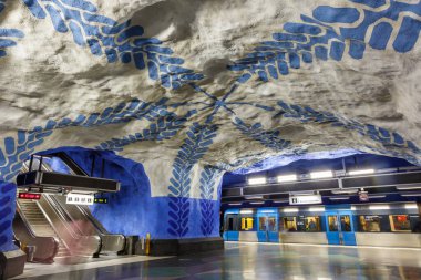 Stockholm, İsveç - 26 Haziran 2013 Stockholm, İsveç 'teki T-Centralen tüneli metro istasyonu.