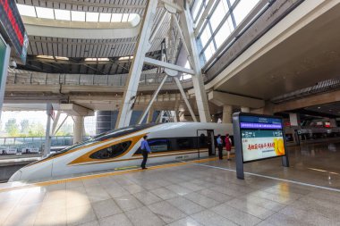 Pekin, Çin 29. Eylül 2019 Zug Fuxing Hochgeschwindigkeitszug Schnellzug HGV Bahnhof Pekin Güney Tren İstasyonu Pekin, Çin.