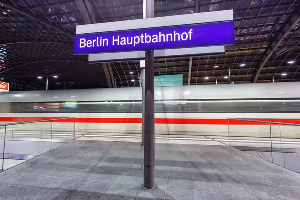 Берлин Германия Апреля 2021 Года Скоростной Поезд Ice Главном Железнодорожном — стоковое фото