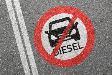 Diesel sürüş yasağı levhası sokak arabası yasak bölge kavramı