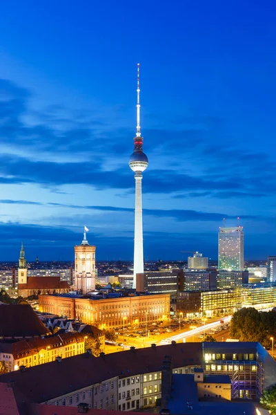 Berliner Skyline Fernsehturm Innenstadt Hochformat Rathaus Bei Nacht Deutschland Stadt — Stockfoto