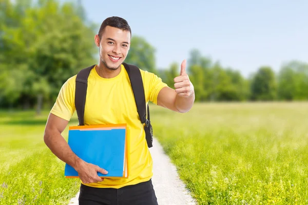 Student Succes Succesvolle Duimen Tot Buiten Glimlachende Mensen Copyspace Kopieerruimte — Stockfoto