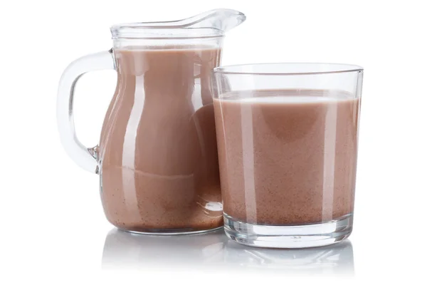 Φρέσκο Σοκολατούχο Γάλα Ποτήρι Και Αναδεύεται Απομονωμένο Λευκό Φόντο — Φωτογραφία Αρχείου