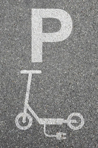Parkoviště Znamení Elektrický Skútr Scooter Silniční Portrét Formát Ekologické Mobility — Stock fotografie