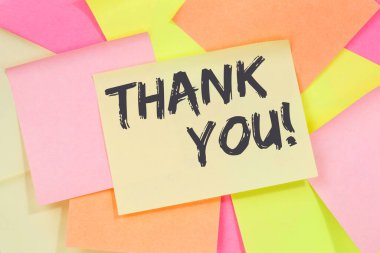 Not kağıdı için teşekkürler. İş konsepti. Kağıt not kağıdı.