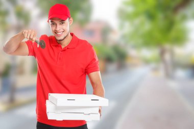 Pizza kesicisi fast food teslimatı gülümseyen genç latin kasabası fotokopi alanı açık hava teslimatı