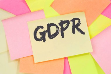 GDPR Genel Veri Koruma Yönetmeliği Kanunu AB Avrupa Birliği İnternet siteleri, bilgisayar sektörü konsepti kağıt not defteri