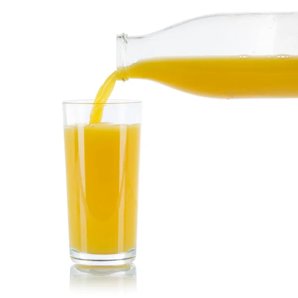橙汁浇灌橙子水果玻璃瓶正方形隔离在白色背景上 — 图库照片