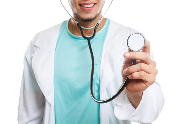 Steteskop Kalp Solunumu Olan Doktor Beyaz Bir Arka Planda Izole — Stok fotoğraf
