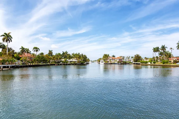 Fort Lauderdale Florida Las Olas şehir merkezindeki yat limanı.