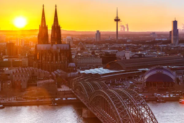 Kölner Domkirche Hohenzollernbrücke Skyline Stadt Sonnenuntergang Abend — Stockfoto