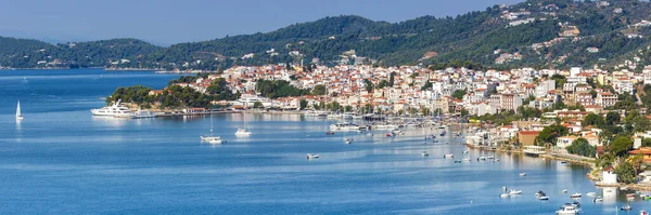 斯基亚托斯岛希腊港口全景景观地中海爱琴海旅游 — 图库照片
