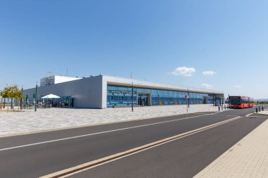Kassel, Almanya - 8 Ağustos 2020 Kassel Calden Havaalanı KSF Terminal Binası.
