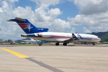 Sint Maarten, Hollanda Antilleri - 16 Eylül 2016 AmeriJet International Boeing 727-200F uçağı Hollanda 'daki Sint Maarten Havalimanı' nda.