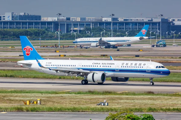 9月24 2019中国南方航空エアバス中国の広州白雲空港でA321Neo飛行機 エアバスは フランスのトゥールーズに拠点を置くヨーロッパの航空機メーカーです — ストック写真