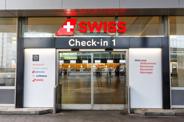 Цюрих, Швейцария - 23 сентября 2020 года Аэропорт Цюриха Црих ZRH Terminal Check-in 1 Swiss Air Lines in Switzerland.