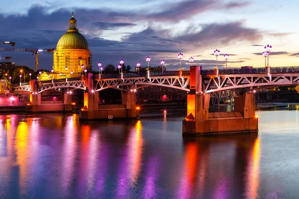 Γέφυρα Toulouse Pont Saint Pierre Τον Ποταμό Garonne Στο Λυκόφως — Φωτογραφία Αρχείου