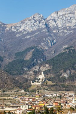 Castello di Avio kale manzarası Trento bölgesi Alps dağlarının İtalya 'daki portresi