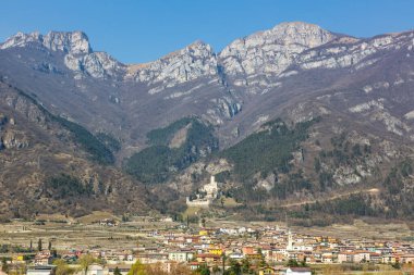 Castello di Avio kale manzarası Trento bölgesi Alps dağları İtalya