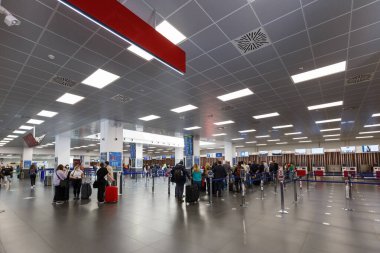 Bergamo, İtalya - 23 Mart 2022 Bergamo Orio Al Serio Terminali (BGY).
