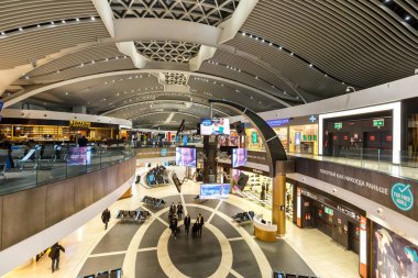 Roma, İtalya - 19 Mart 2022 Roma Fiumicino Havaalanı Terminali (FCO).